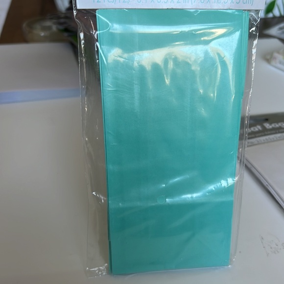 🆕 NEW 24 pcs Treat Bags Paper Bags, 12 sacs à surprise with Stickers - Picture 6 of 10